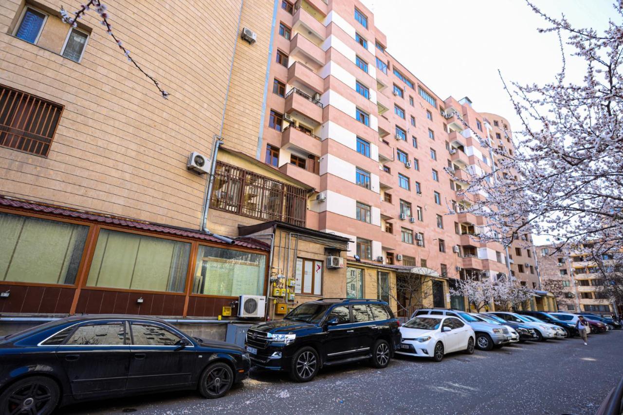 Stay Inn Apartments At Yekmalyan Street Єреван Екстер'єр фото